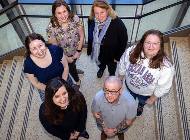 Group photograph of New Variorum Shakespeare research team members (counterclockwise from bottom left:) Dr. Katayoun Torabi, Lindsey Jones '24, Dr. Dorothy Todd, Dr. Margaret Ezell, Alexandra LaGrand '26 and Dr. Kris May